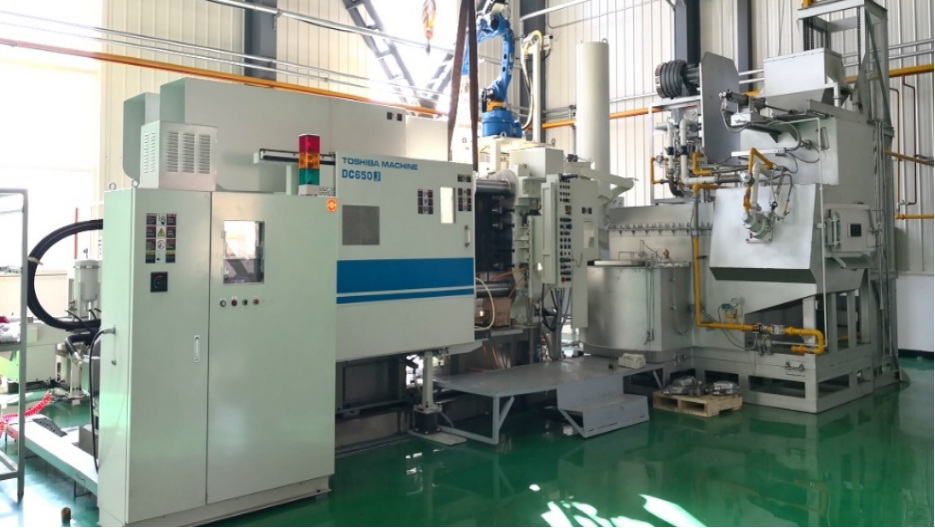 东芝 650T　&  安川 多轴机器人 MH50Ⅱ